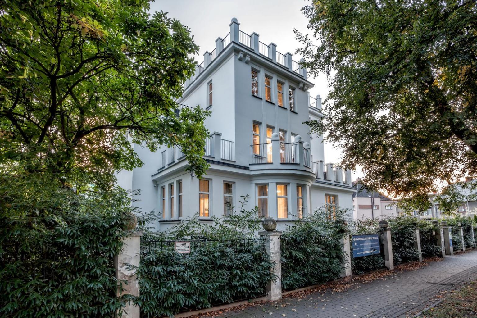 Apartments Villa Whitehouse 俄斯特拉发 外观 照片