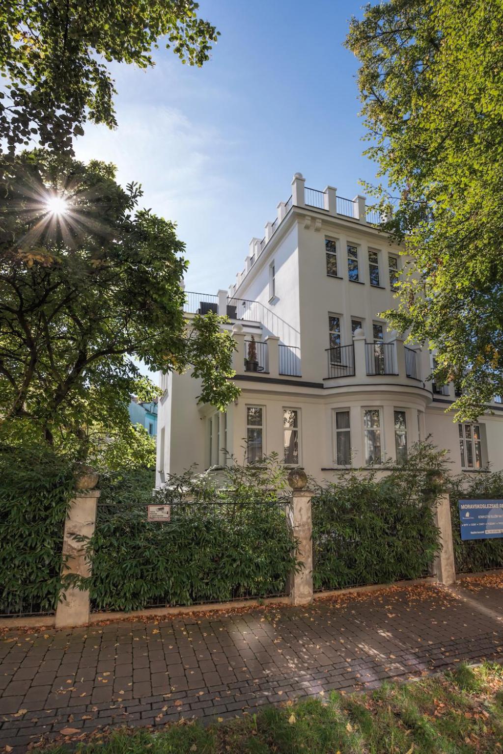 Apartments Villa Whitehouse 俄斯特拉发 外观 照片