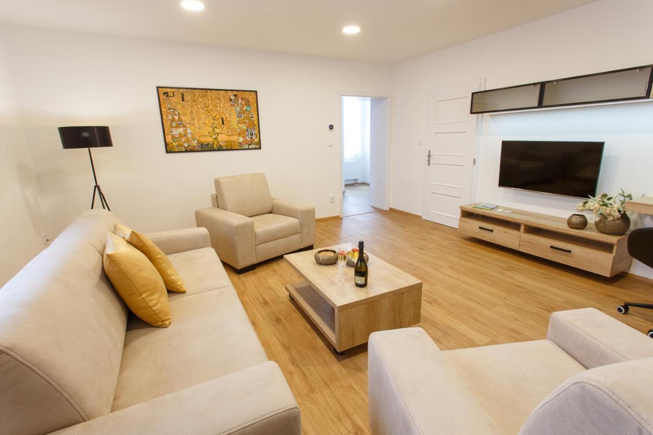 Apartments Villa Whitehouse 俄斯特拉发 外观 照片
