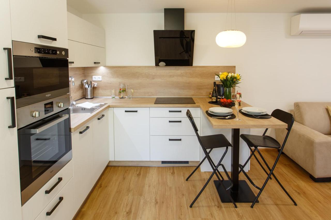 Apartments Villa Whitehouse 俄斯特拉发 外观 照片