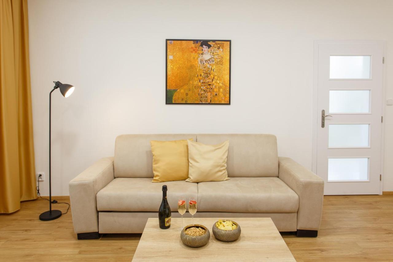 Apartments Villa Whitehouse 俄斯特拉发 外观 照片